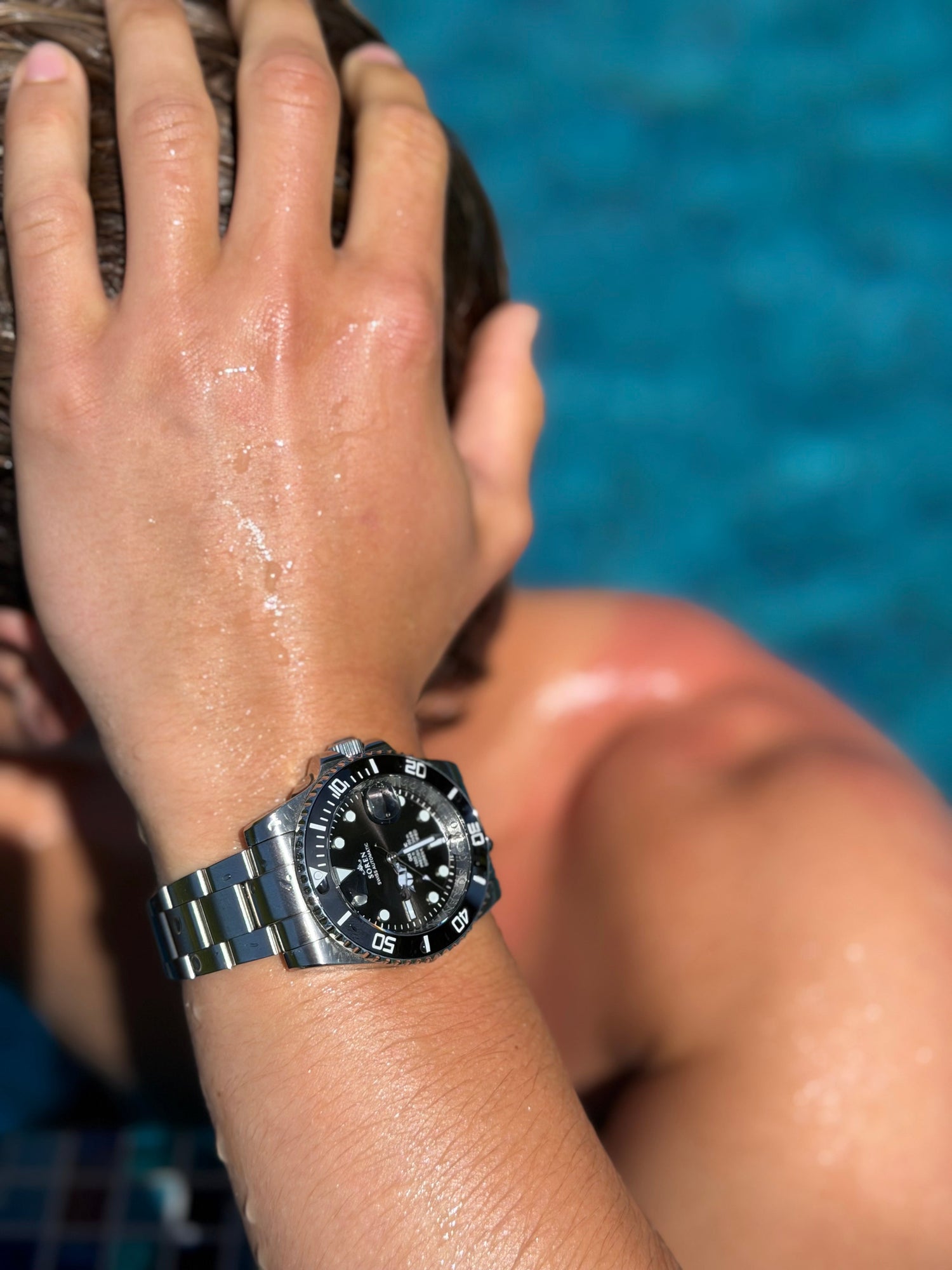 Soren Oceanic Swiss Made dive watch worn in water — oyster bracelet, 30 ATM water resistant