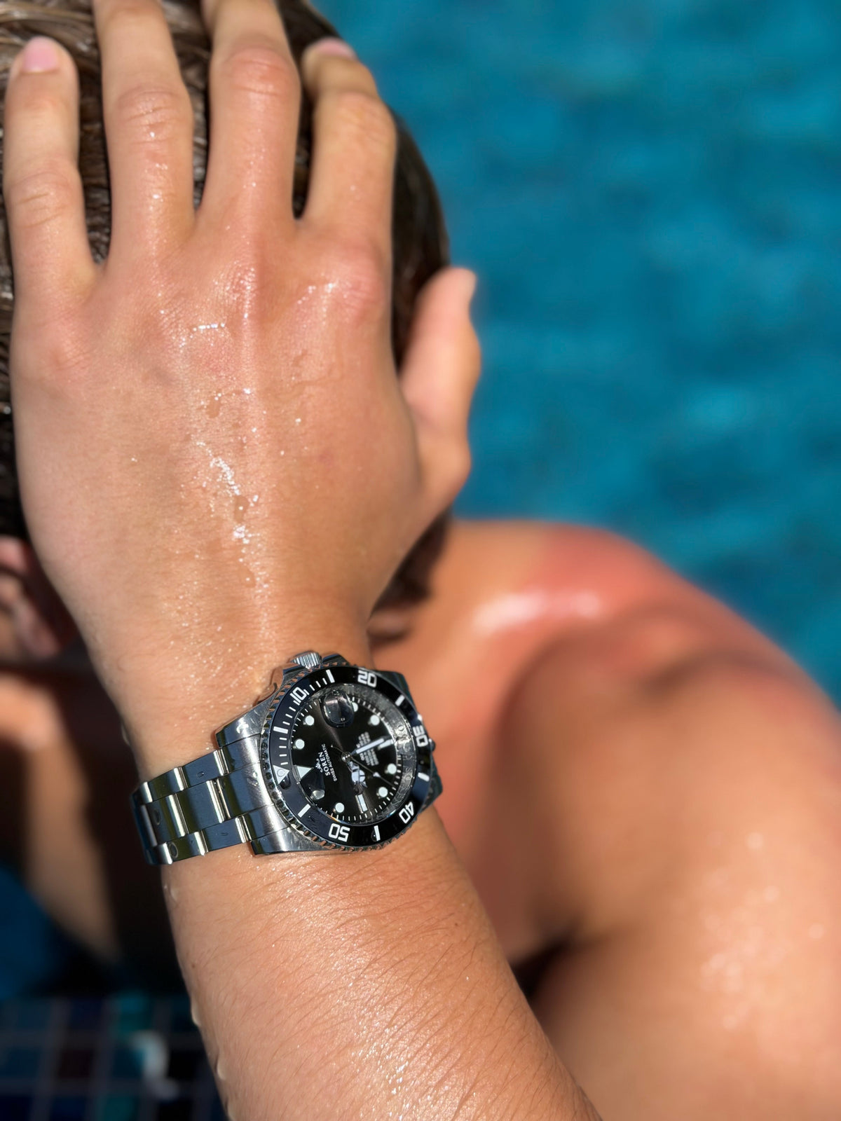 Soren Oceanic Swiss Made dive watch worn in water — oyster bracelet, 30 ATM water resistant