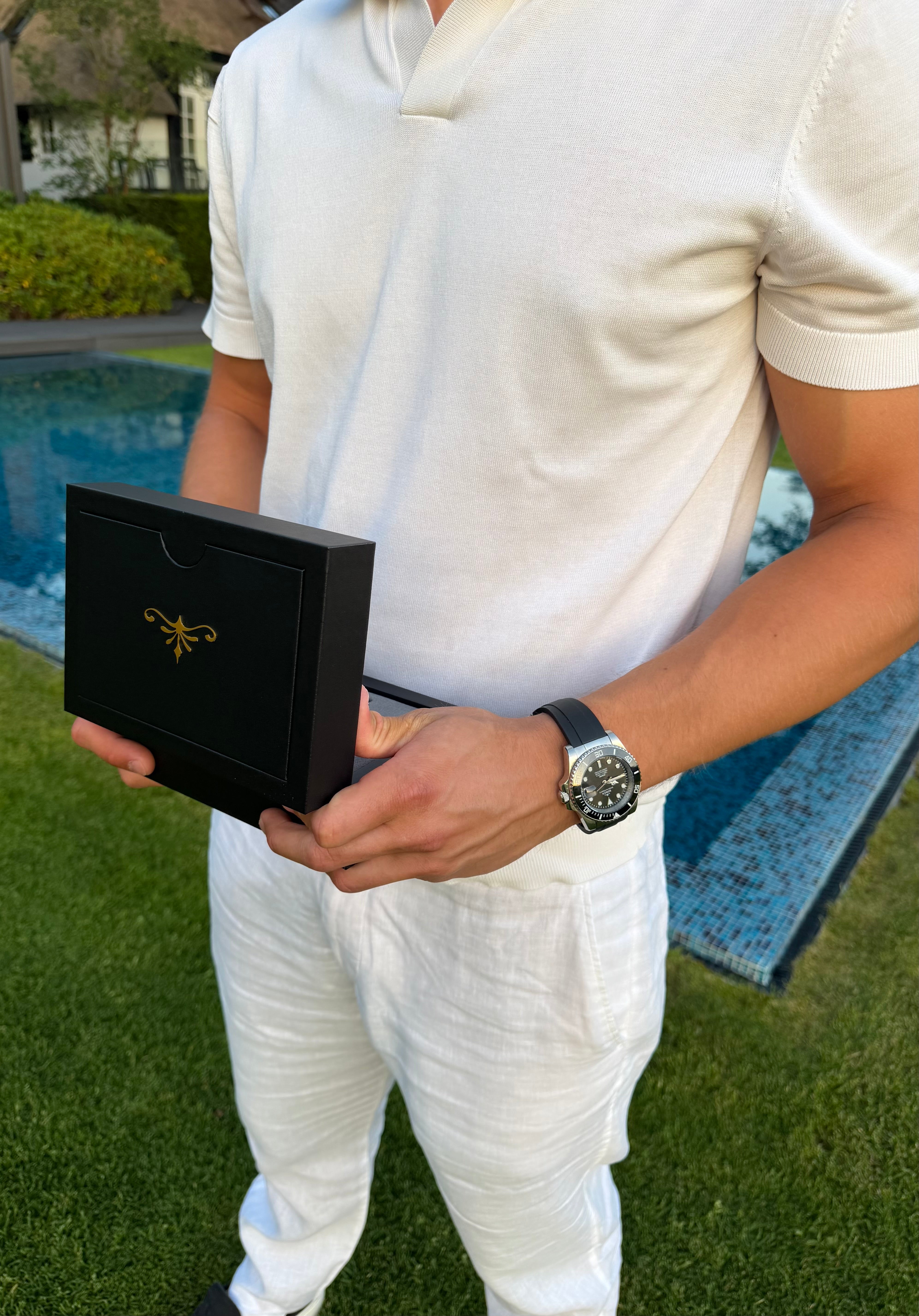 SOREN Oceanic dive watch on wrist with black rubber strap and SOREN box