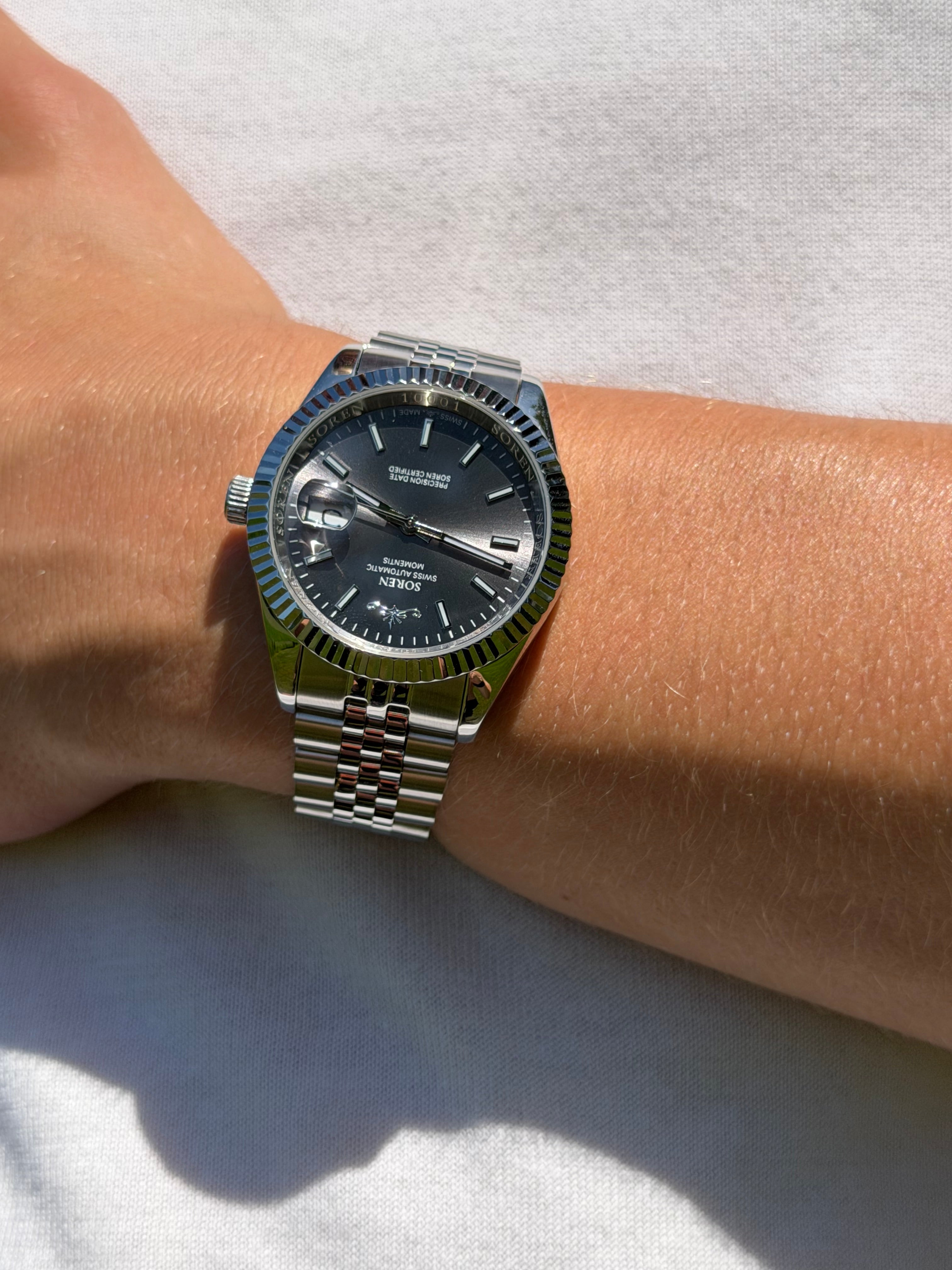 Soren Momentis Grey wrist shot close-up — Grey dial, jubilee bracelet