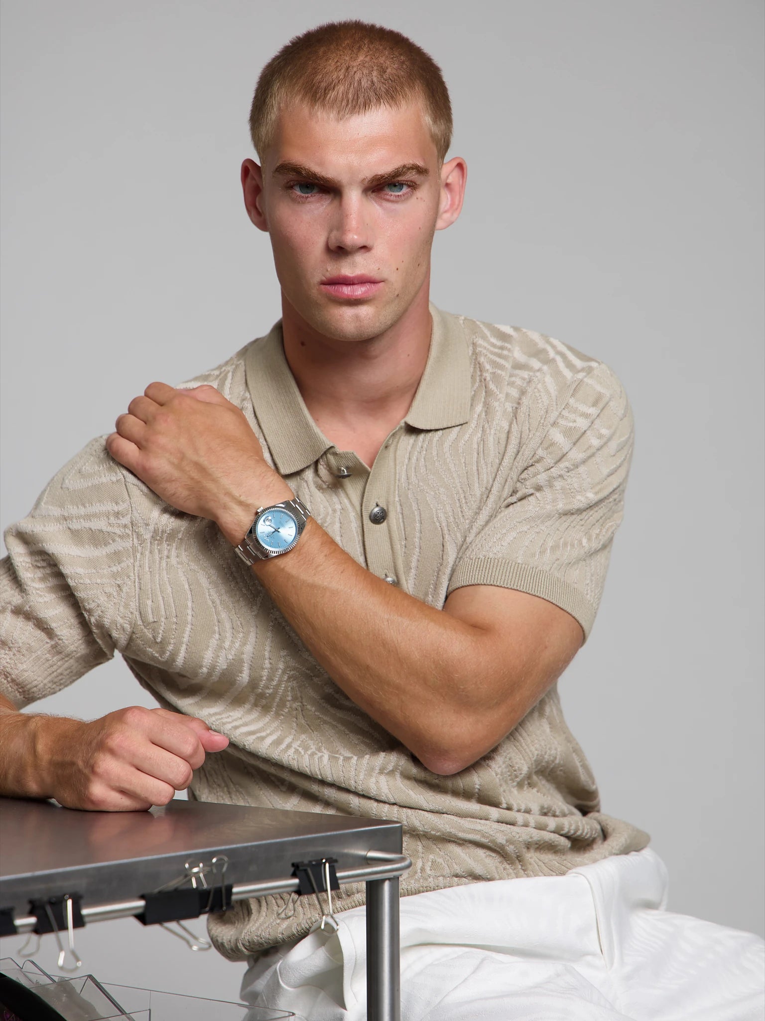 Man wearing a SOREN Momentis ice blue watch on a oyster bracelet