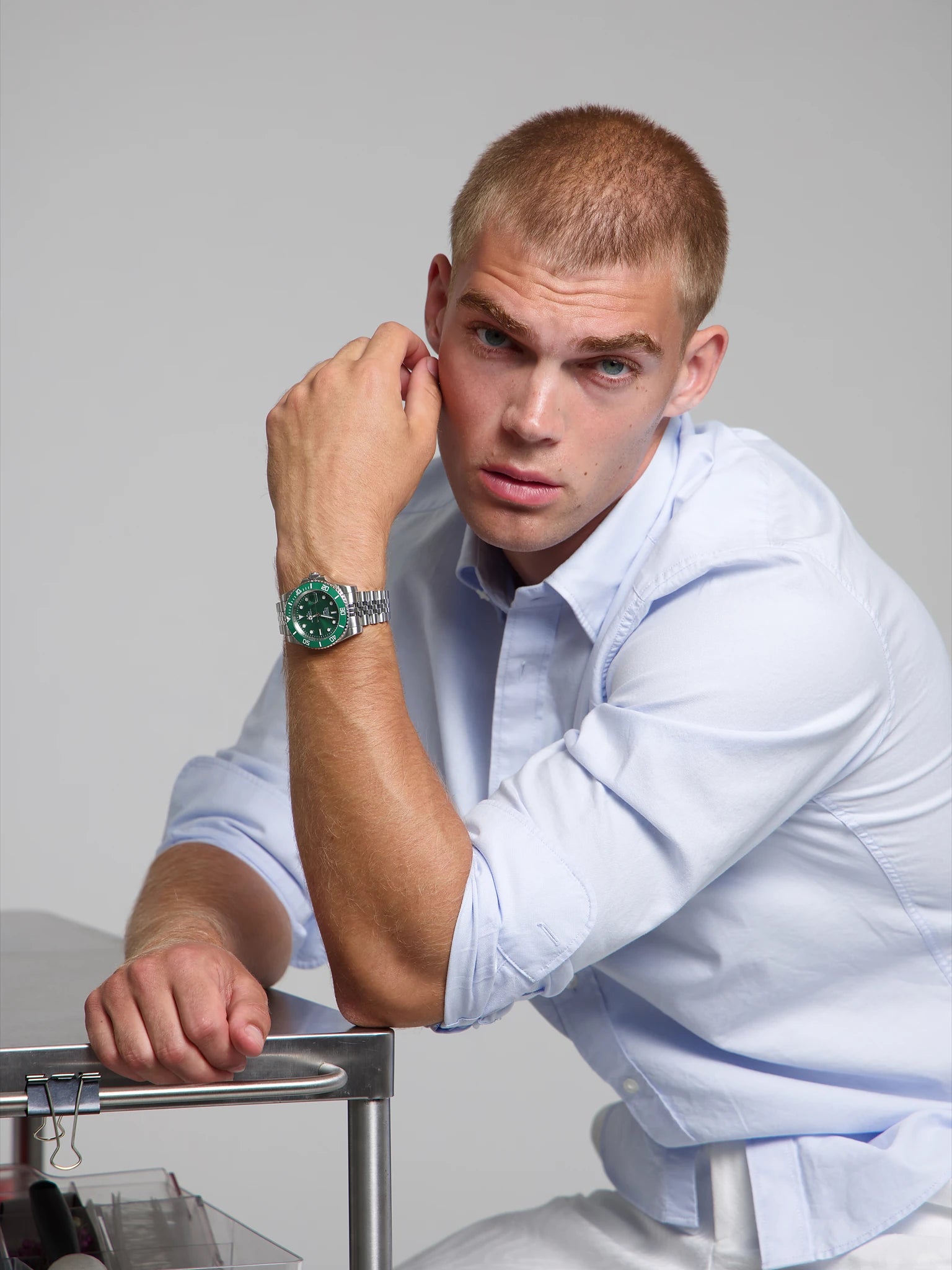 Man wearing a SOREN oceanic all green watch on a jubilee bracelet