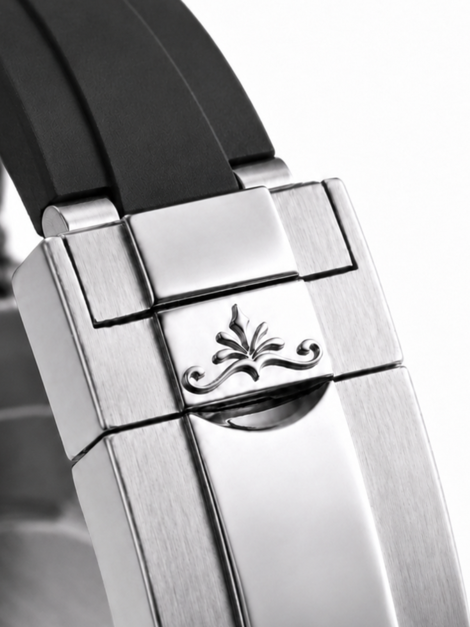 Soren Oceanic FKM rubber bracelet detail — 316L stainless steel clasp
