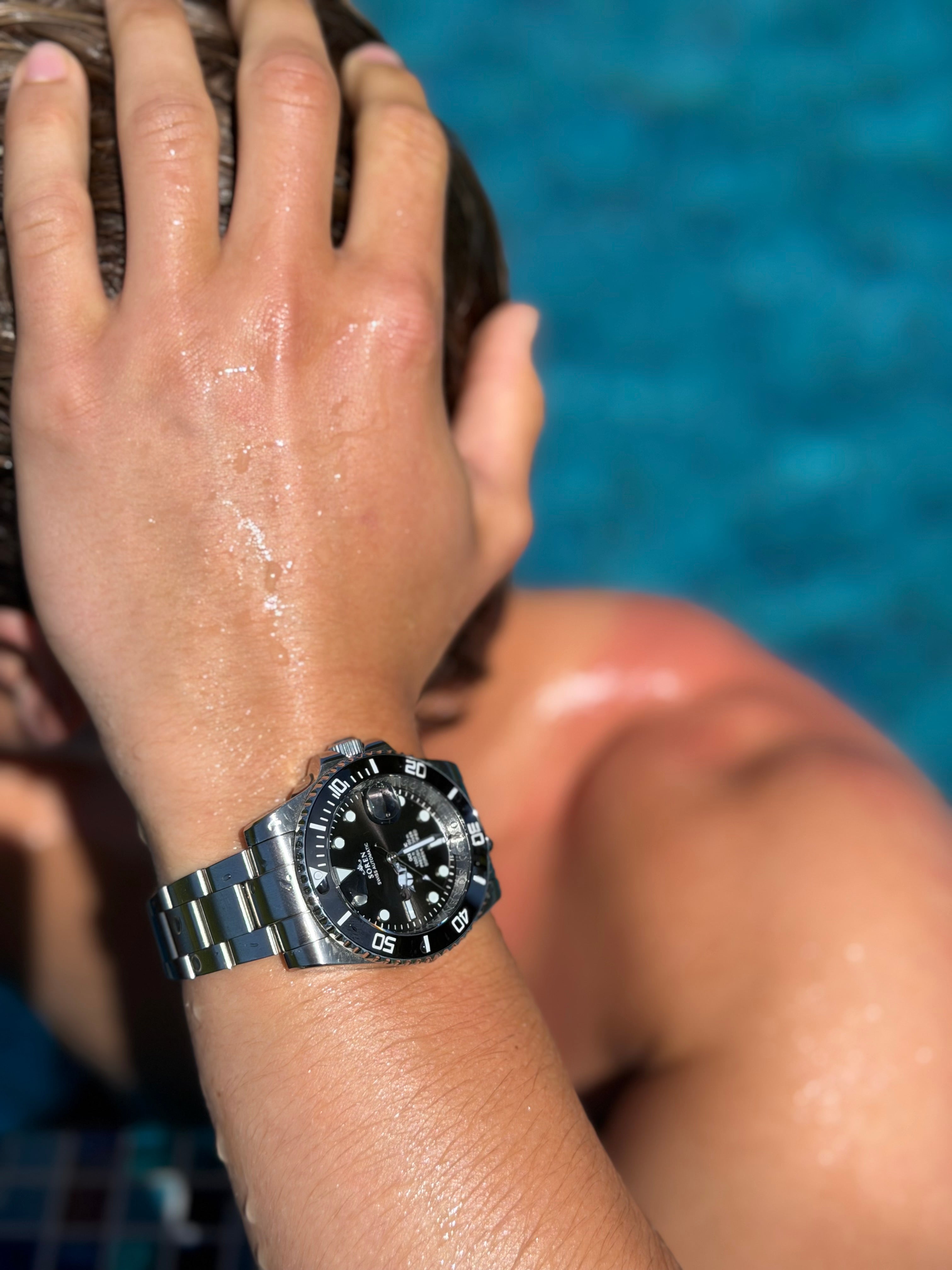 Soren Oceanic Swiss Made dive watch worn in water — oyster bracelet, 30 ATM water resistant