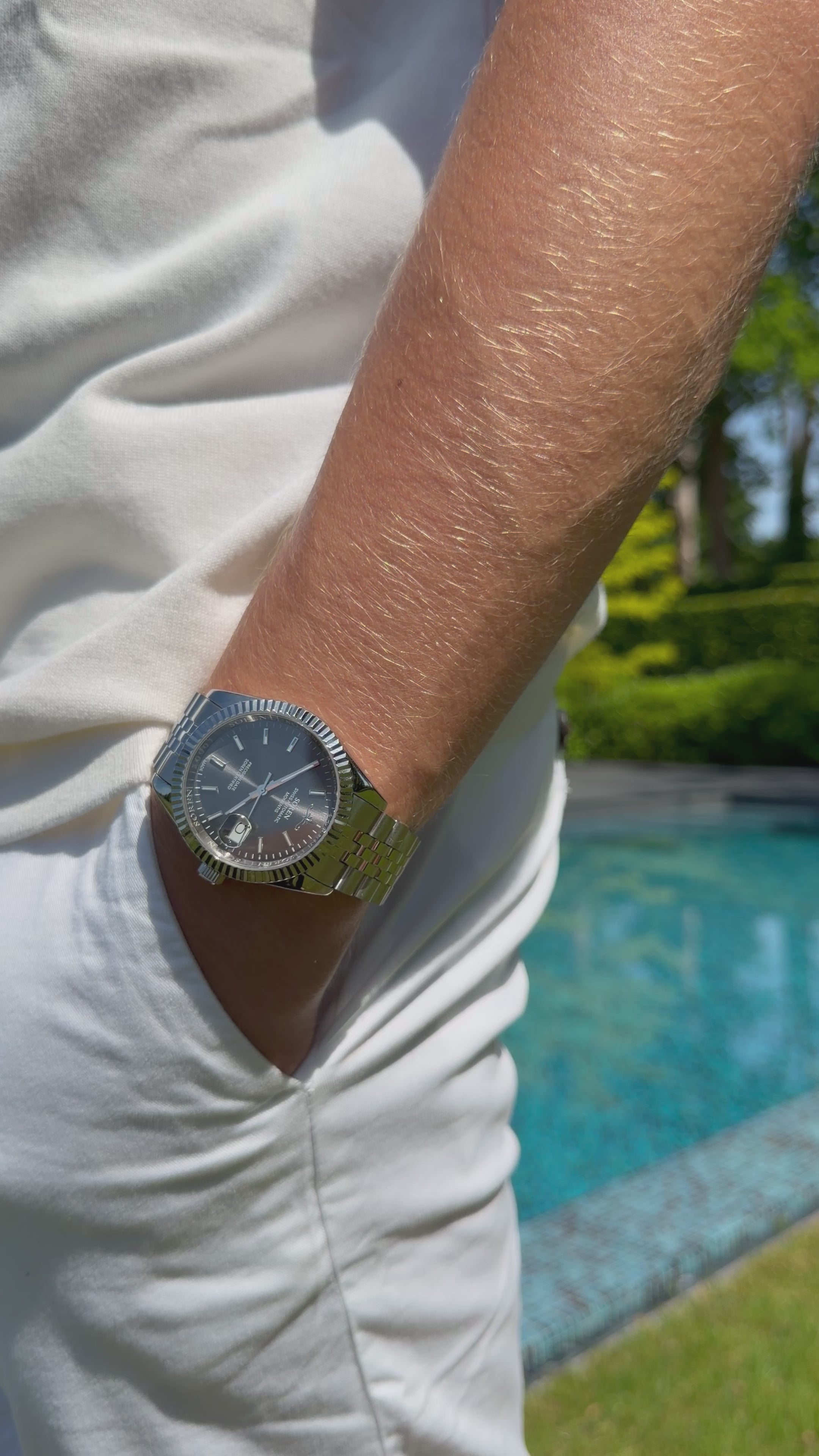 Soren Momentis Grey worn outdoors lifestyle shot
