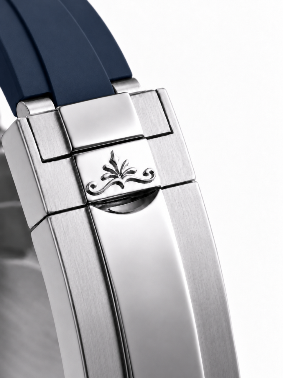 Soren FKM rubber bracelet detail — 316L stainless steel