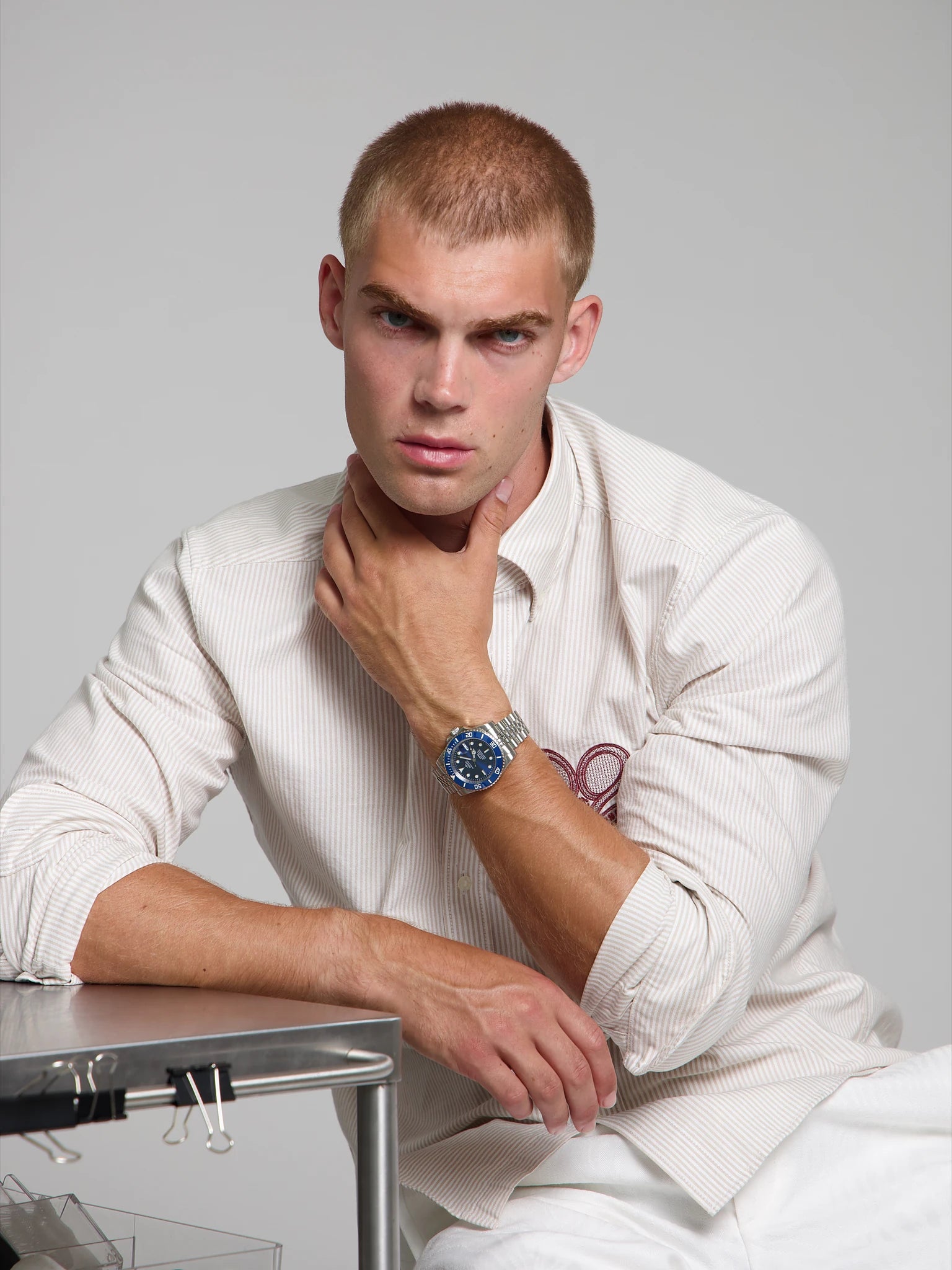 Man wearing a SOREN oceanic all blue watch on a jubilee bracelet
