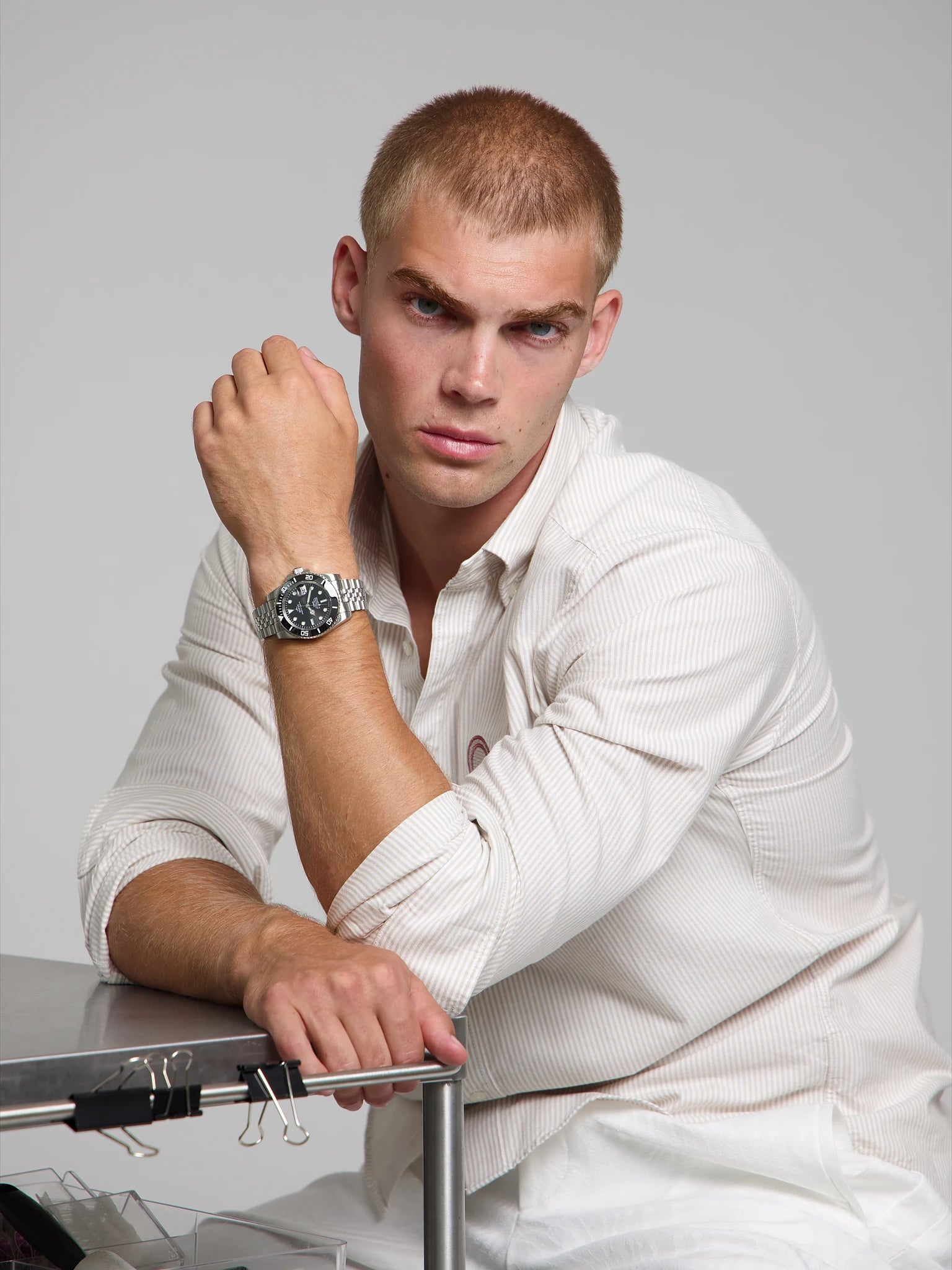 Model wearing a SOREN oceanic black watch on a jubilee bracelet, seated
